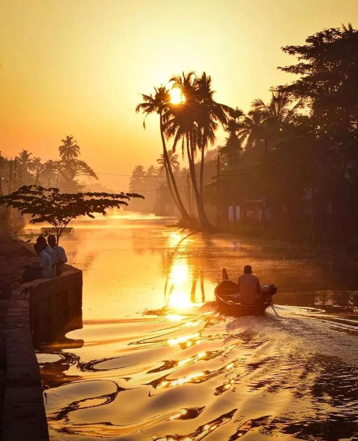 Rajatheeram Beach Homestay & Backwater Cruise Alleppey Alappuzha Exterior foto