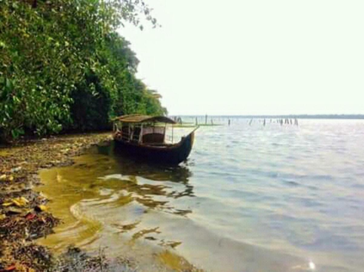 Rajatheeram Beach Homestay & Backwater Cruise Alleppey Alappuzha Exterior foto